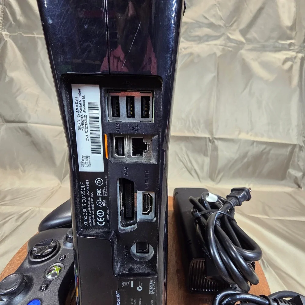 Microsoft Xbox 360 S Console Model 1439 Gloss Black 2 Controllers Bundle Tested